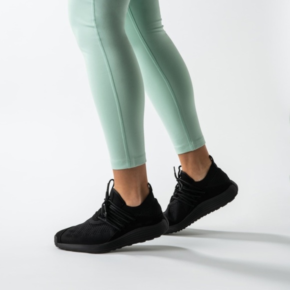 Women's Trainer AD 1
Carbon Black
